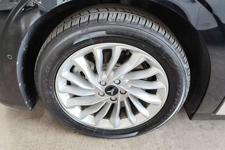 Used VOYAH Dream 2022 Low-Carbon Edition Plus Intelligent Driving Package Left Front Wheel Hub