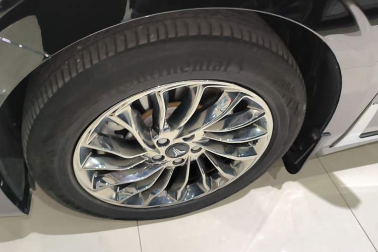 Used VOYAH Dream 2022 Low-Carbon Edition Dream+ Smart Enjoyment Package Left Front Wheel Hub