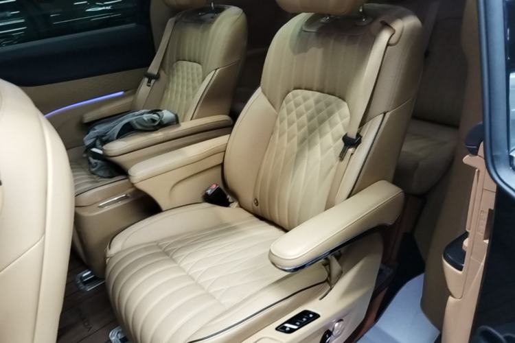 Used VOYAH Dream 2022 0-Emission Edition Dream+ Smart Range Package – 605 km Left Rear Seat