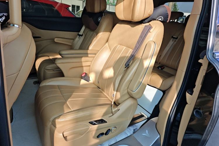 Used VOYAH Dream 2022 0-Carbon Edition Home+ Range Package 605 km Left Rear Seat