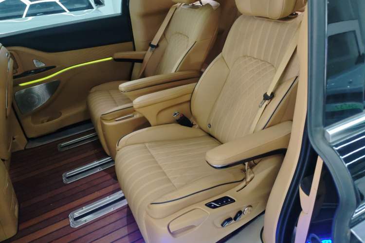 Used VOYAH Dream 2022 Low-Carbon Edition Dream+ Smart Enjoyment Package Left Rear Seat