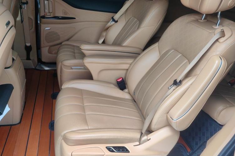 Used VOYAH Dream 2022 0-Emission Version Range of 475 km Left Rear Seat