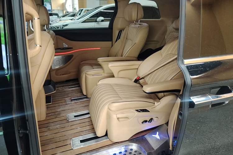 Used VOYAH Dream 2022 Low-Carbon Edition Dream+ Smart Enjoyment Package Left Rear Seat