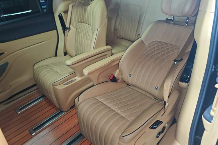 Used VOYAH Dream 2022 Low-Carbon Edition Dream+ Smart Enjoyment Package Left Rear Seat