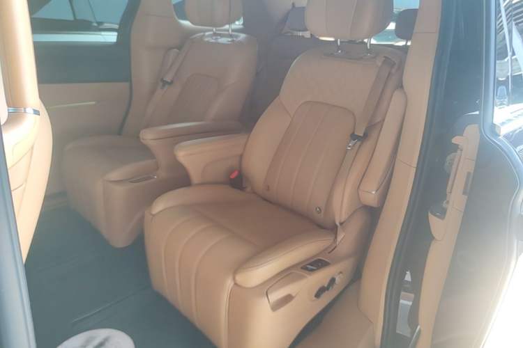 Used VOYAH Dream 2022 0-Emission Version Plus Intelligent Driving Package 475 km Left Rear Seat