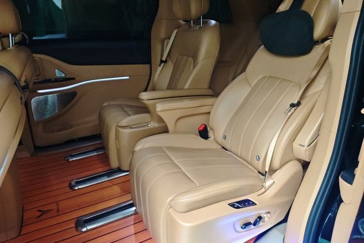 Used VOYAH Dream 2022 Low-Carbon Edition Plus Intelligent Driving Package Left Rear Seat