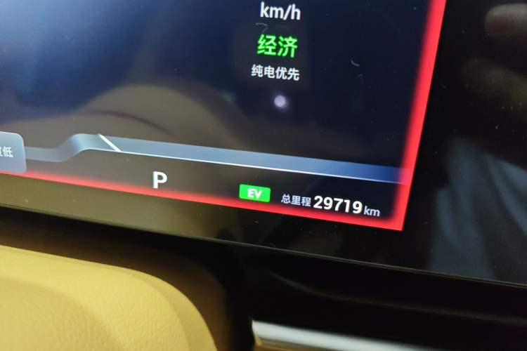 Used VOYAH Dream 2022 Low-Carbon Edition Dream+ Smart Enjoyment Package Odometer Close Up
