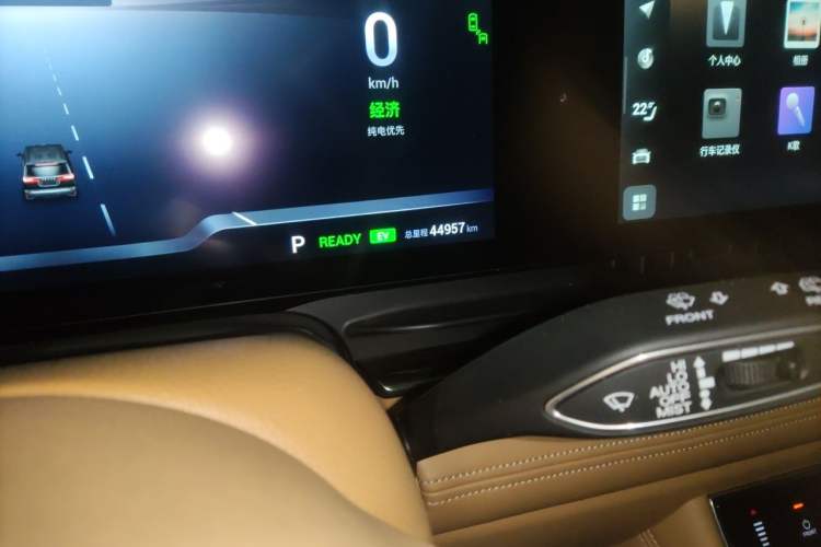 Used VOYAH Dream 2022 Low-Carbon Edition Dream+ Smart Enjoyment Package Odometer Close Up