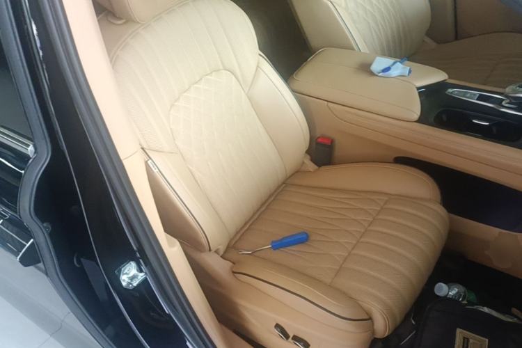 Used VOYAH Dream 2022 0-Emission Edition Dream+ Smart Range Package – 605 km Right Front Seat