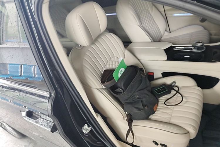 Used VOYAH Dream 2022 0-Emission Edition Dream+ Smart Range Package – 605 km Right Front Seat