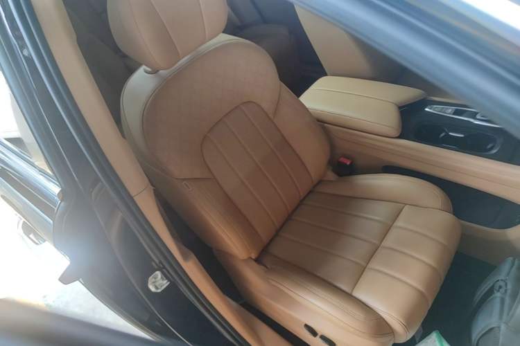 Used VOYAH Dream 2022 0-Emission Version Plus Intelligent Driving Package 475 km Right Front Seat