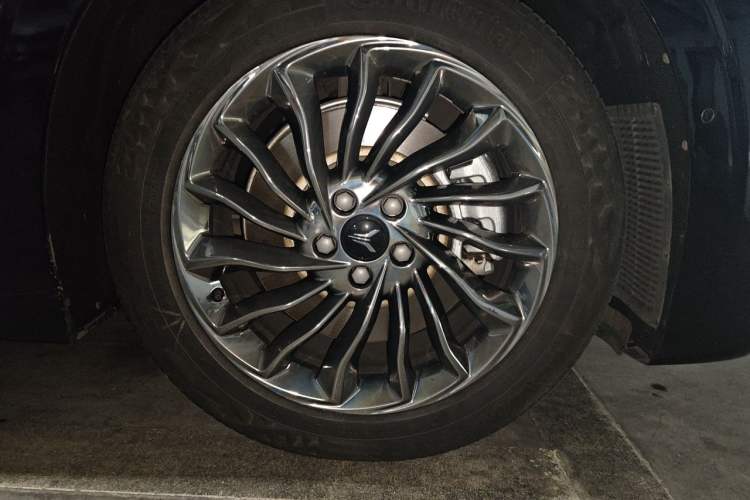 Used VOYAH Dream 2022 Low-Carbon Edition Dream+ Smart Enjoyment Package Right Front Wheel Hub