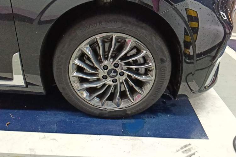 Used VOYAH Dream 2022 Low-Carbon Edition Dream+ Smart Enjoyment Package Right Front Wheel Hub