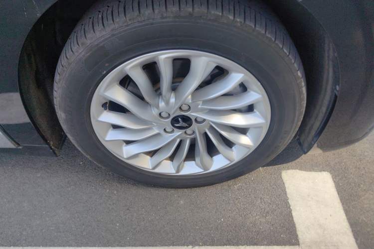 Used VOYAH Dream 2022 0-Emission Version Range of 475 km Right Front Wheel Hub