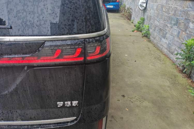 Used VOYAH Dream 2022 Low-Carbon Edition Dream+ Smart Enjoyment Package Right Rear Taillight
