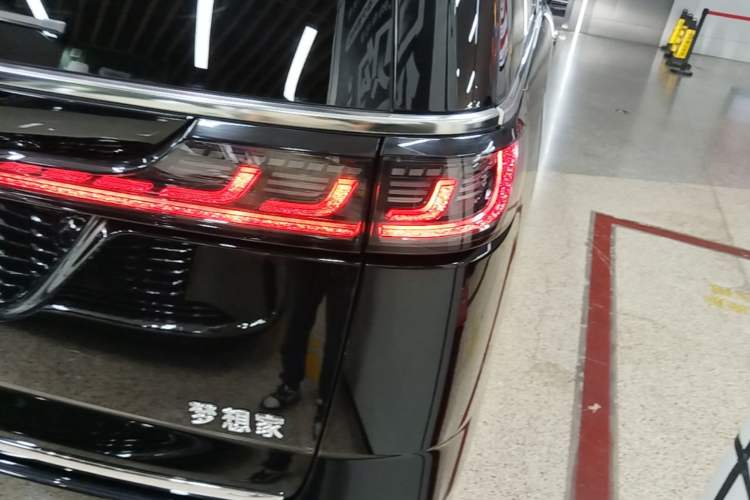 Used VOYAH Dream 2022 0-Emission Edition Dream+ Smart Range Package – 605 km Right Rear Taillight