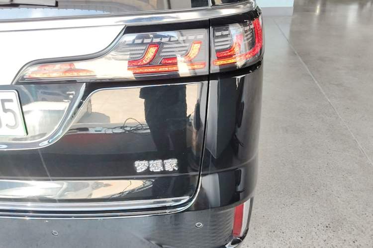 Used VOYAH Dream 2022 Low-Carbon Edition Plus Intelligent Driving Package Right Rear Taillight