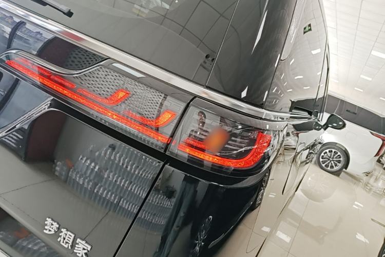 Used VOYAH Dream 2022 Low-Carbon Edition Dream+ Smart Enjoyment Package Right Rear Taillight