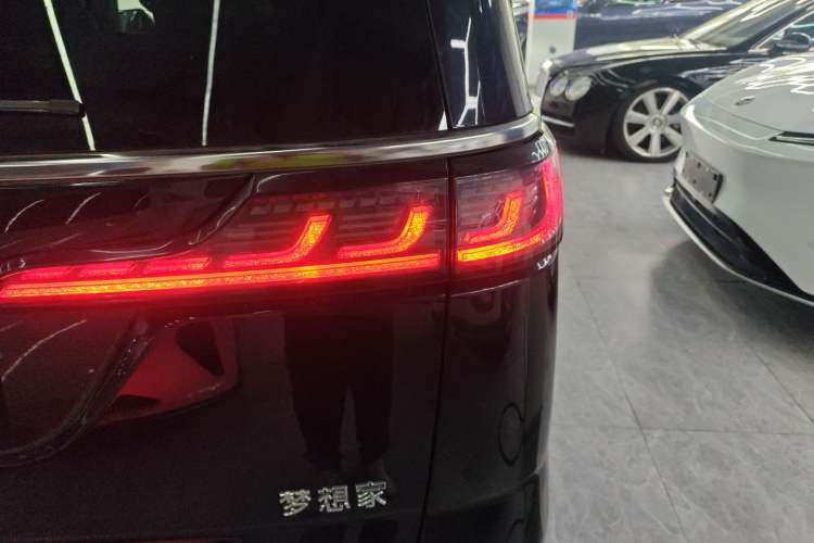 Used VOYAH Dream 2022 Low-Carbon Edition Dream+ Smart Enjoyment Package Right Rear Taillight