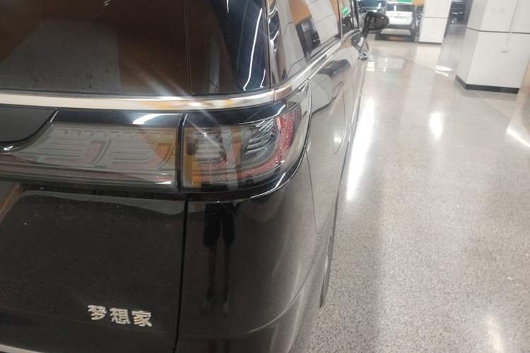 Used VOYAH Dream 2022 Low-Carbon Edition Dream+ Smart Enjoyment Package Right Rear Taillight