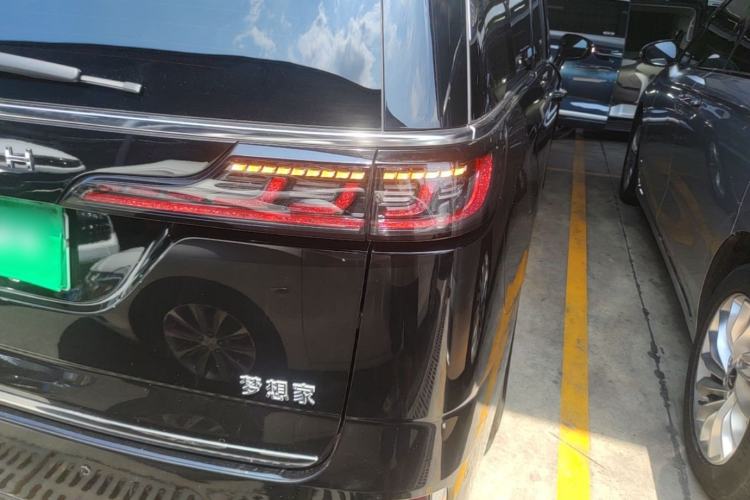 Used VOYAH Dream 2022 0-Emission Version Plus Intelligent Driving Package 475 km Right Rear Taillight