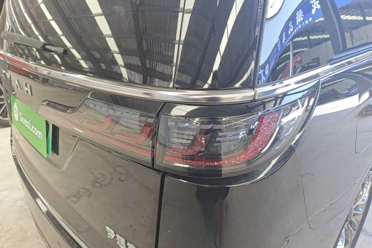 Used VOYAH Dream 2022 Low-Carbon Edition Dream+ Smart Enjoyment Package Right Rear Taillight