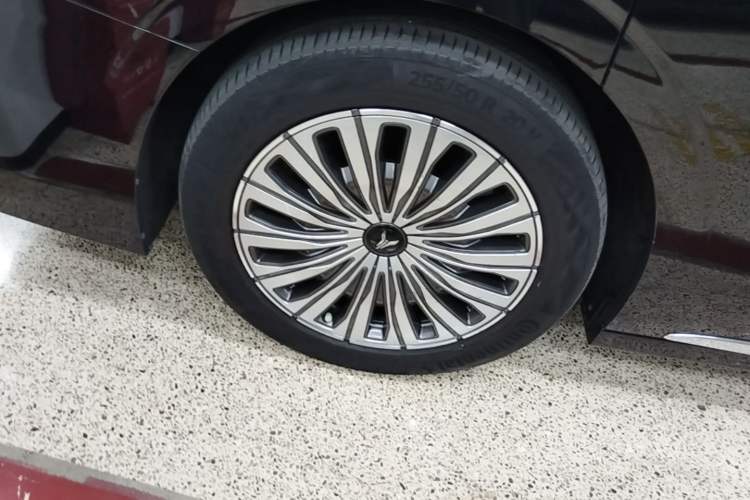 Used VOYAH Dream 2022 0-Emission Edition Dream+ Smart Range Package – 605 km Right Rear Wheel Hub