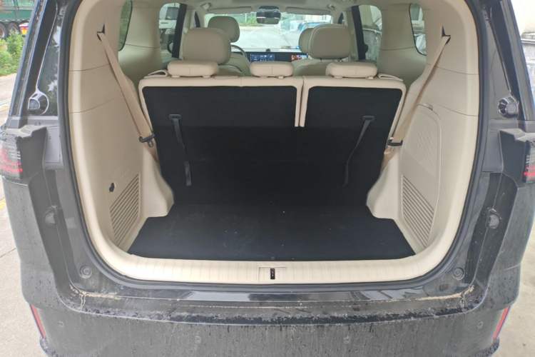 Used VOYAH Dream 2022 Low-Carbon Edition Dream+ Smart Enjoyment Package Trunk