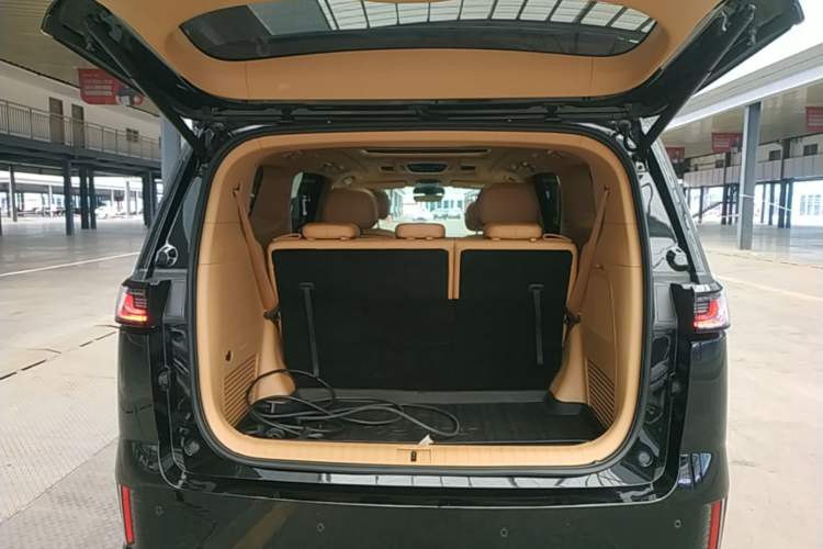 Used VOYAH Dream 2022 Low-Carbon Edition Dream+ Smart Enjoyment Package Trunk