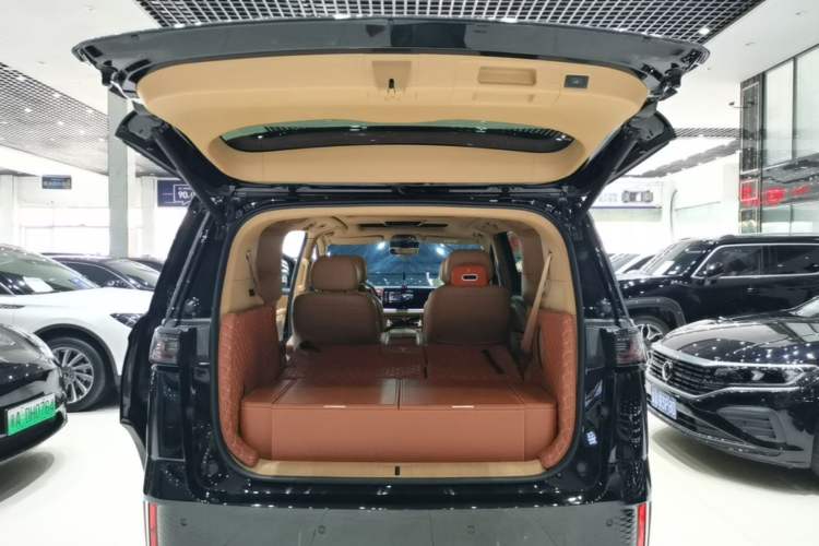 Used VOYAH Dream 2022 Low-Carbon Edition Dream+ Smart Enjoyment Package Trunk