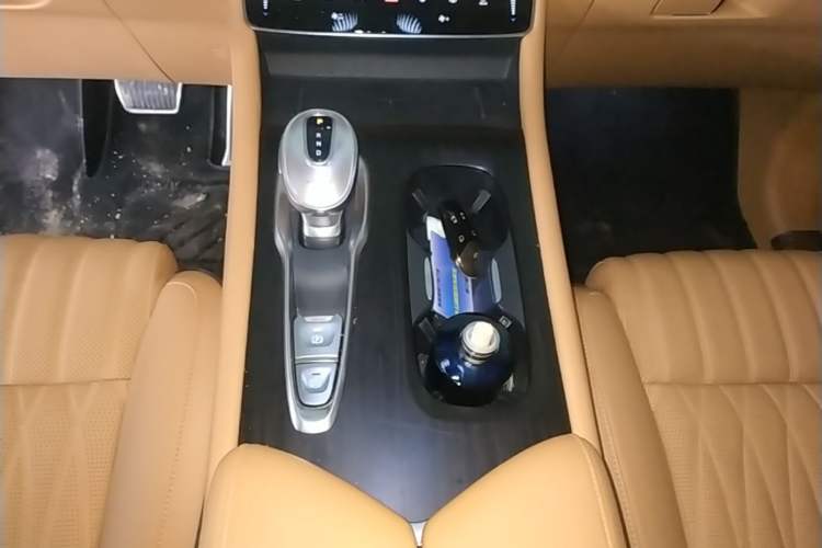Used VOYAH Dream 2022 Low-Carbon Edition Dream+ Smart Enjoyment Package Gear Lever