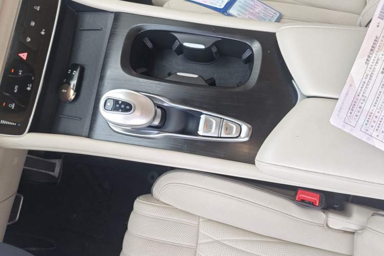Used VOYAH Dream 2022 Low-Carbon Edition Dream+ Smart Enjoyment Package Gear Lever