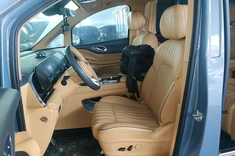 Used VOYAH Dream 2022 Low-Carbon Edition Dream+ Smart Enjoyment Package Left Front Seat