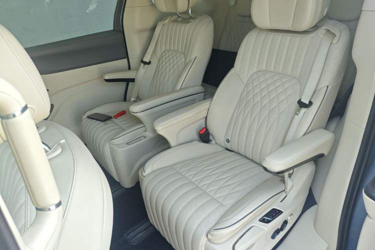 Used VOYAH Dream 2022 Low-Carbon Edition Dream+ Smart Enjoyment Package Left Rear Seat