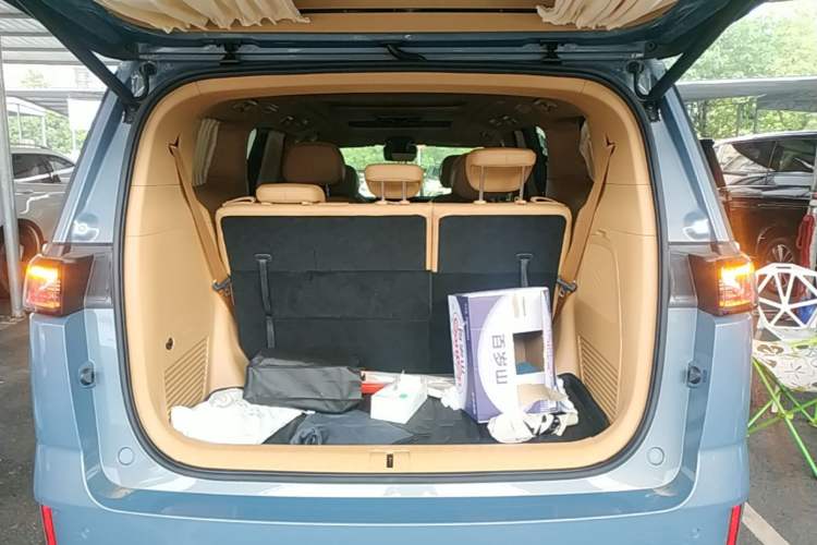 Used VOYAH Dream 2022 Low-Carbon Edition Dream+ Smart Enjoyment Package Trunk