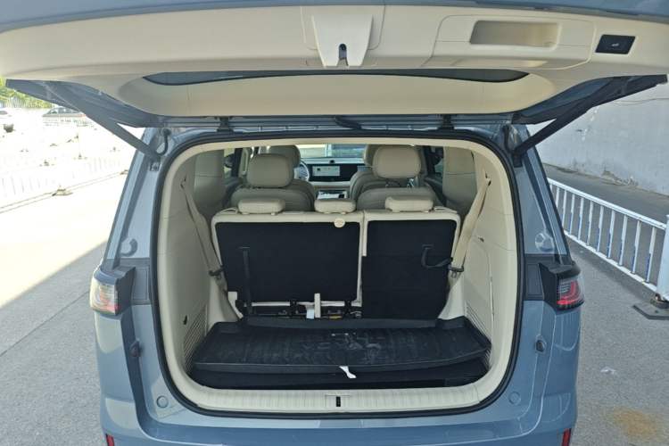 Used VOYAH Dream 2022 Low-Carbon Edition Dream+ Smart Enjoyment Package Trunk