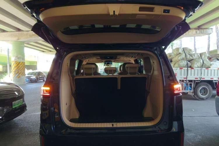 Used VOYAH Dream 2022 Low-Carbon Edition Dream+ Smart Enjoyment Package Trunk