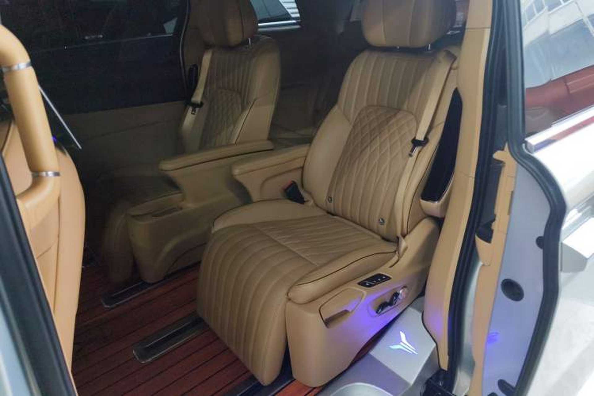 Used VOYAH Dream 2022 Low-Carbon Edition Dream+ Smart Enjoyment Package Left Rear Seat
