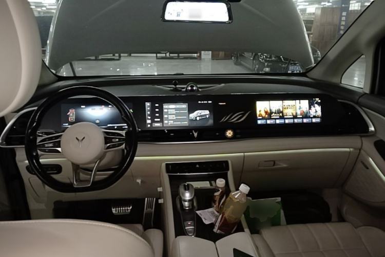 Used VOYAH Dream 2022 0-Emission Version Range of 475 km Center Console