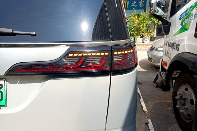 Used VOYAH Dream 2022 Low-Carbon Edition Plus Intelligent Driving Package Exterior 3