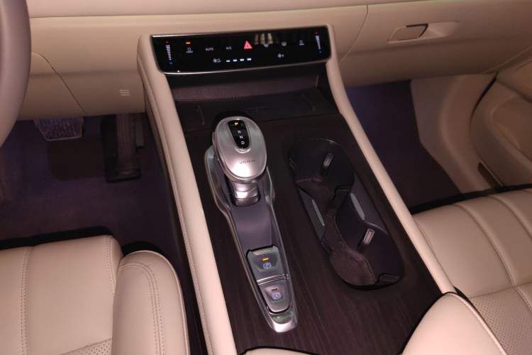 Used VOYAH Dream 2022 0-Carbon Edition Home+ Range Package 605 km Gear Lever