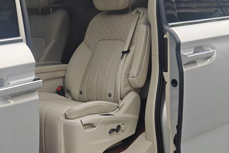 Used VOYAH Dream 2022 Low-Carbon Edition Plus Intelligent Driving Package Interior 7