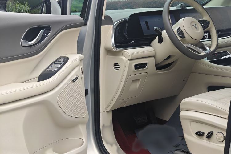 Used VOYAH Dream 2022 Low-Carbon Edition Plus Intelligent Driving Package Interior 8