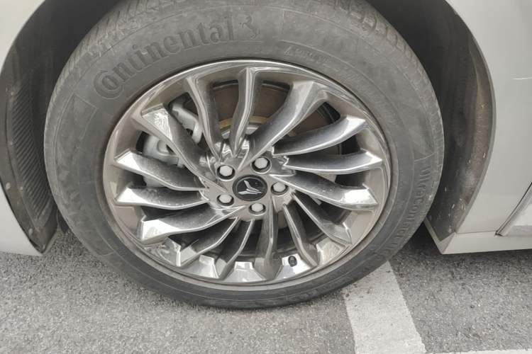 Used VOYAH Dream 2022 Low-Carbon Edition Dream+ Smart Enjoyment Package Left Front Wheel Hub