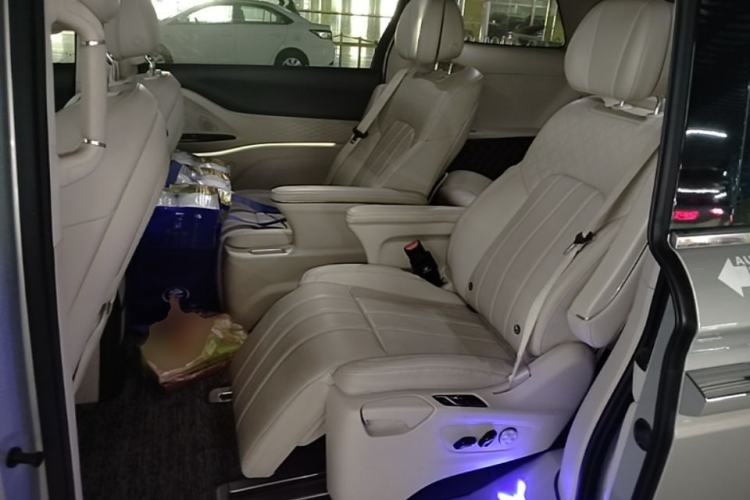 Used VOYAH Dream 2022 0-Emission Version Range of 475 km Left Rear Seat