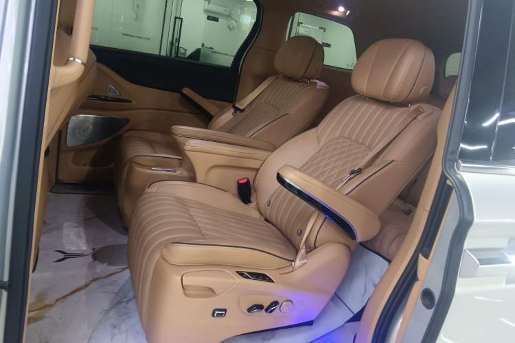 Used VOYAH Dream 2022 Low-Carbon Edition Dream+ Smart Enjoyment Package Left Rear Seat