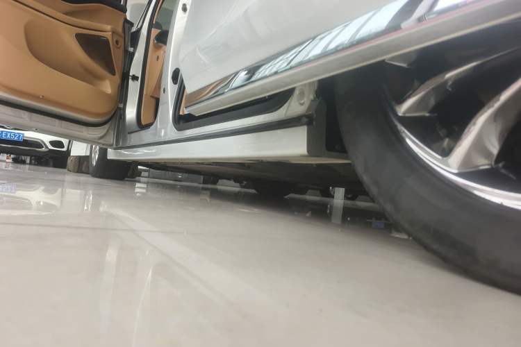Used VOYAH Dream 2022 Low-Carbon Edition Dream+ Smart Enjoyment Package Left Side Sill