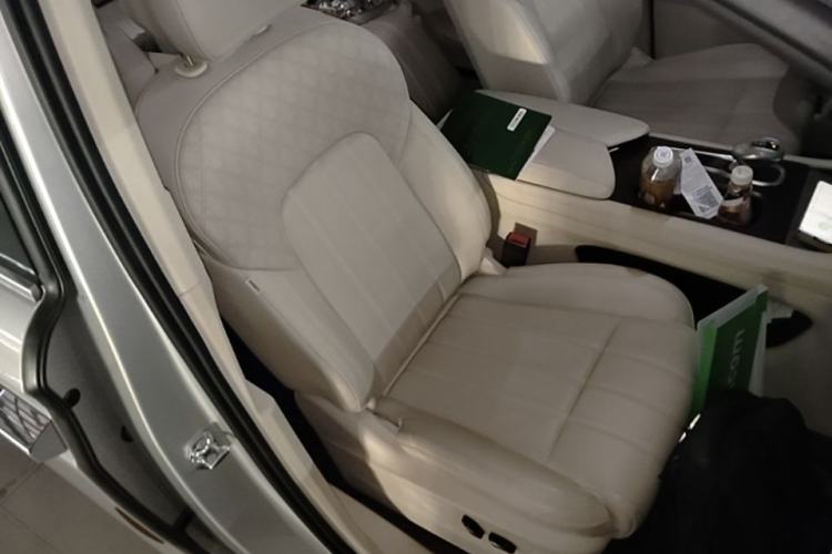Used VOYAH Dream 2022 0-Emission Version Range of 475 km Right Front Seat
