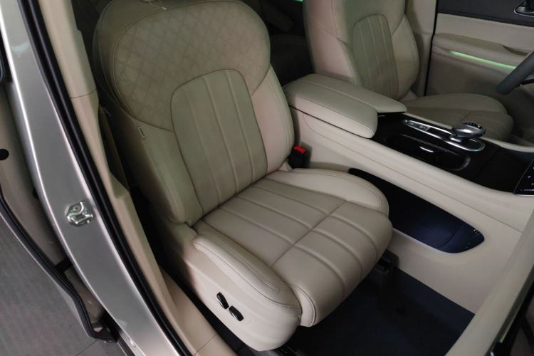 Used VOYAH Dream 2022 0-Carbon Edition Home+ Range Package 605 km Right Front Seat