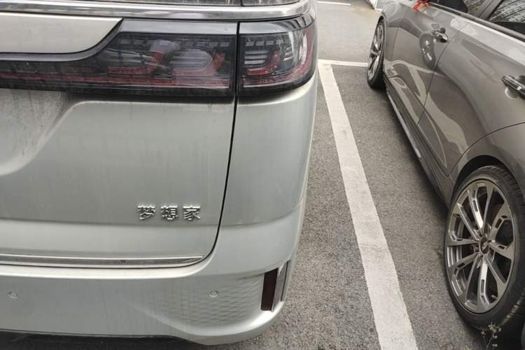 Used VOYAH Dream 2022 Low-Carbon Edition Dream+ Smart Enjoyment Package Right Rear Taillight